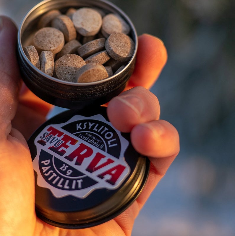 Smoky Tar Xylitol Pastilles &ndash; Tin 25 g